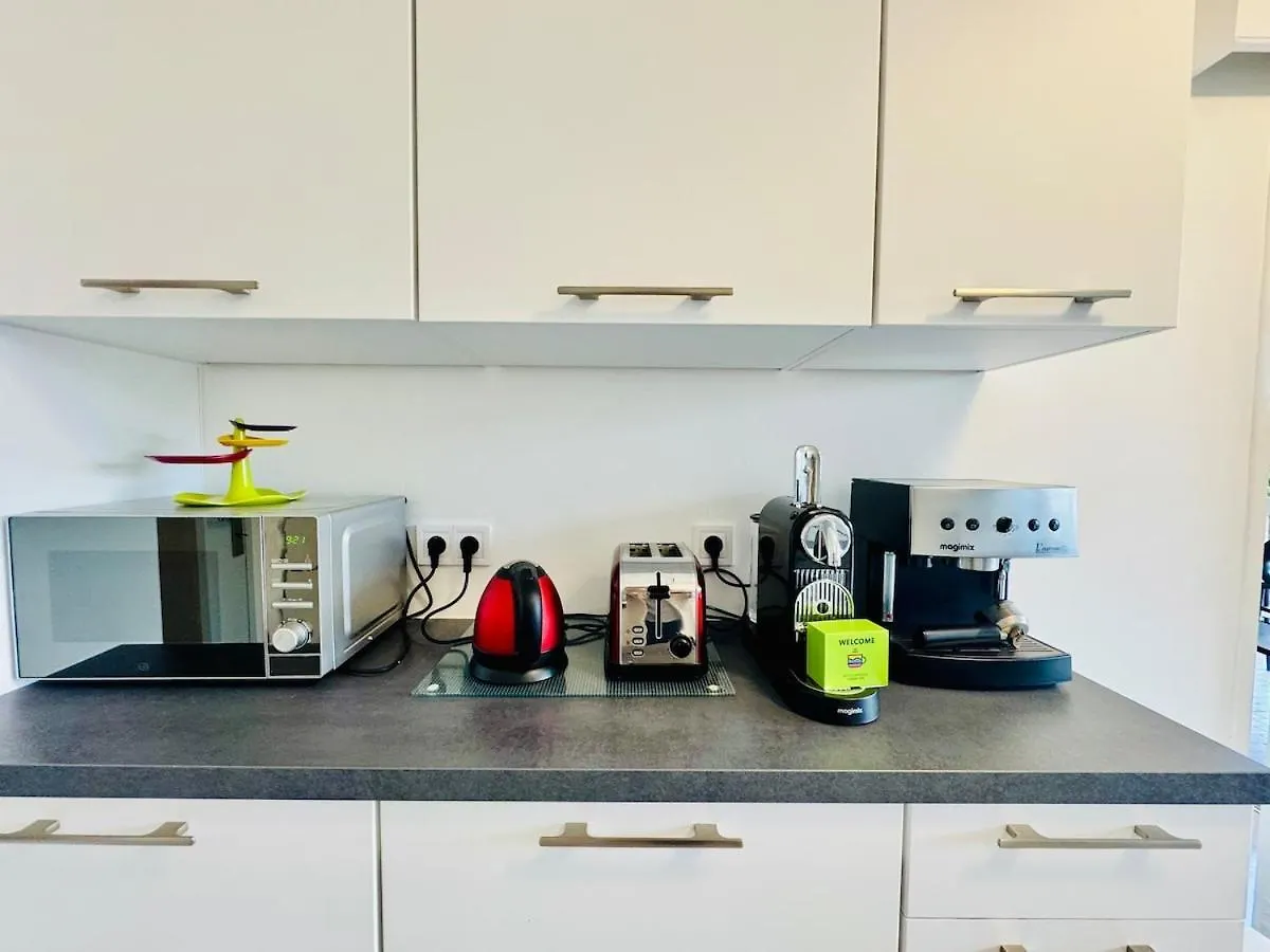 Apartment Le Lys - Apt 4 Prs - Clim - Piscine - Parking Antibes France