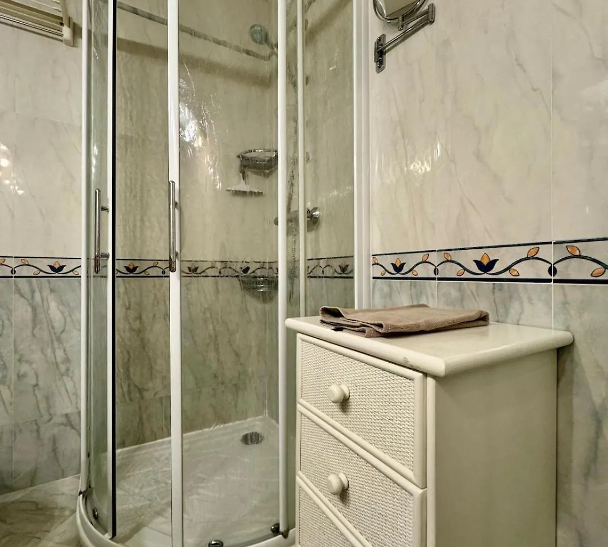 Le Lys - Apt 4 Prs - Clim - Piscine - Parking Antibes 0*,  France